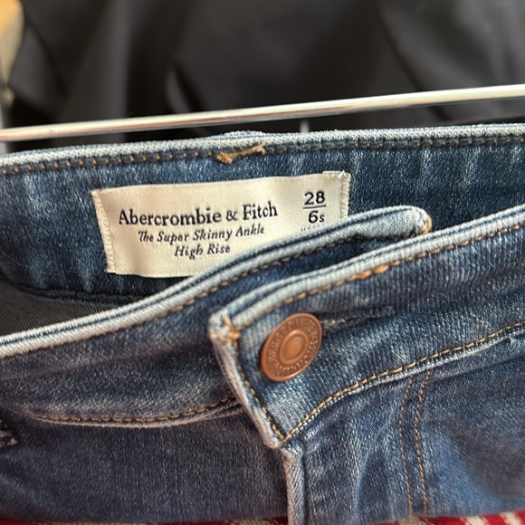 Abercrombie & Fitch - Curve Love - The Super Skinny Ankle High Rise - Size 28/6 - Picture 3 of 3